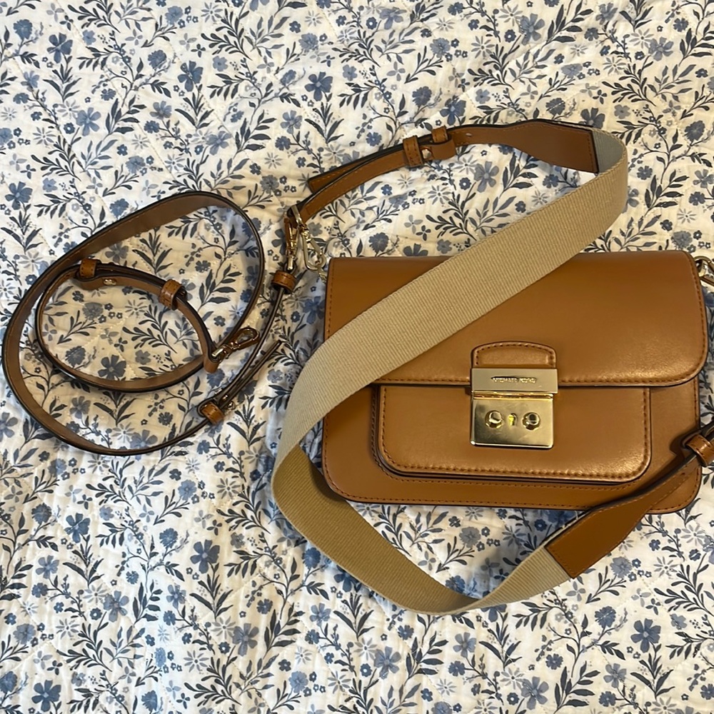 Pre owned MICHAEL KORS SLOAN EDITOR crossbody.